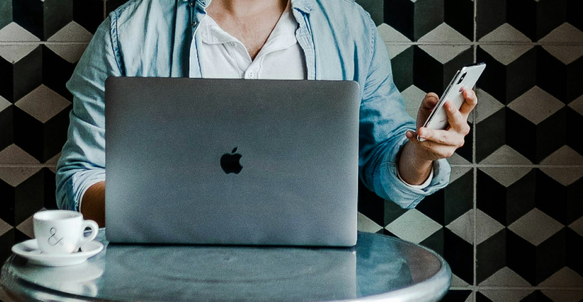 Chatting via Instagram on both PC and mobile
