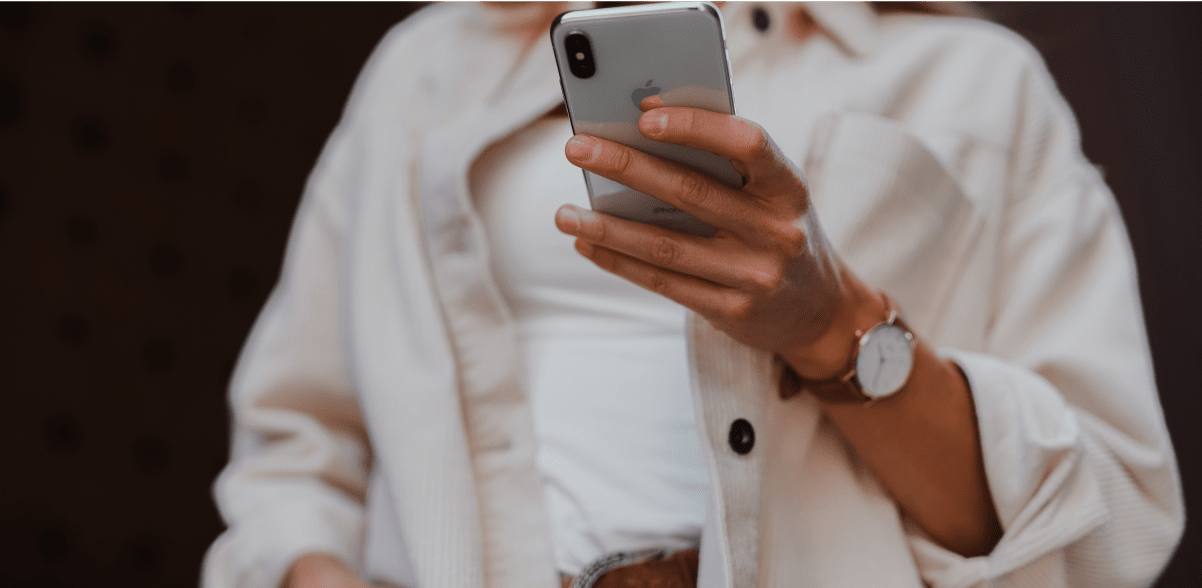 Proactive live chat experience on iOS devices